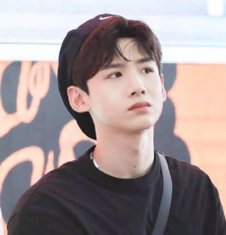 长一张初恋脸的白敬亭,素颜在高清镜头下是什么水准?粉丝看哭了