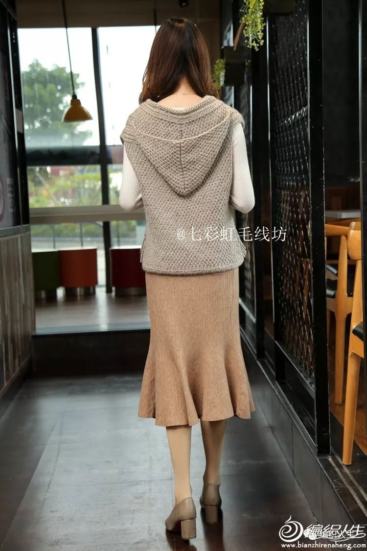 金穗:女士棒针连帽流苏开衫小坎肩(附图解)