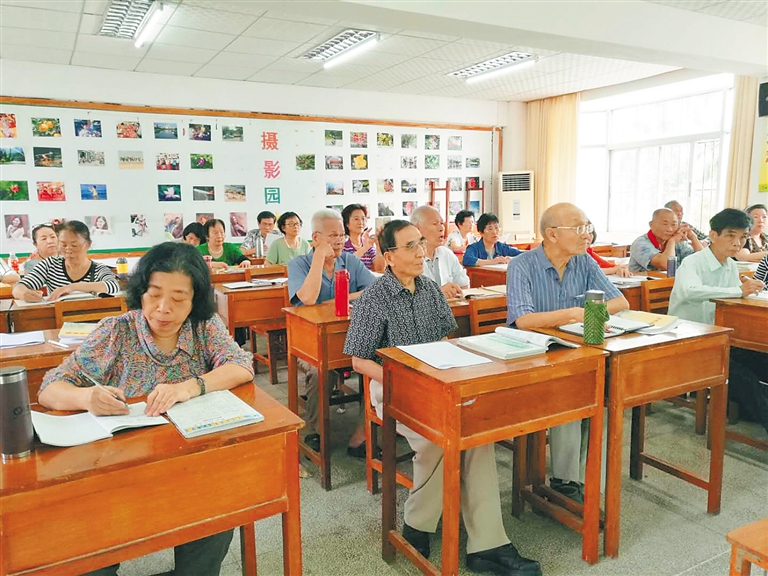 海南老年大学文学类课程受追捧老年人阅读氛围浓厚