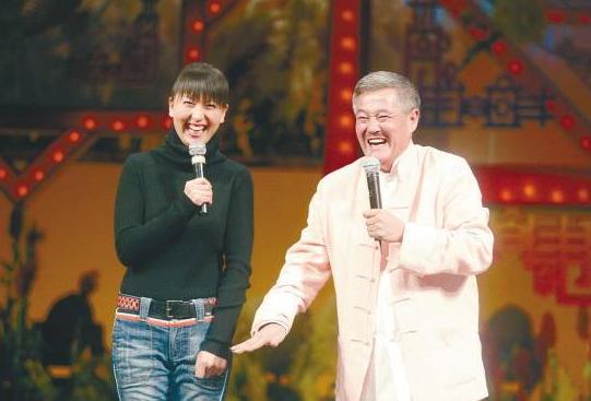 她是东北二人转天后,曾饰演赵本山女儿,7登春晚成优秀小品演员