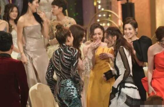 萧正楠黄翠如悄咪咪举办婚礼了，记得他曾因得罪麦浚龙被封杀4年