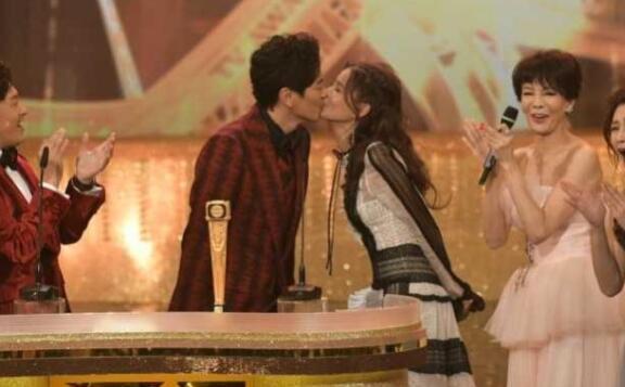 萧正楠黄翠如悄咪咪举办婚礼了，记得他曾因得罪麦浚龙被封杀4年