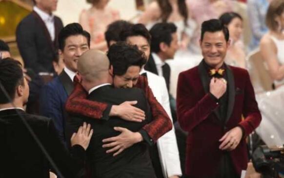 萧正楠黄翠如悄咪咪举办婚礼了，记得他曾因得罪麦浚龙被封杀4年