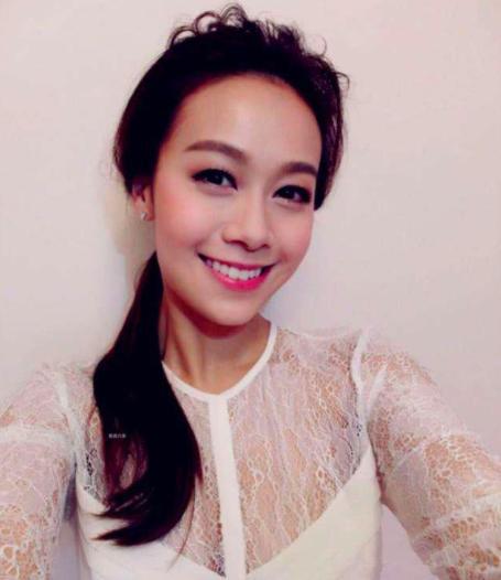 黄心颖也太爱透视装了吧看到她以前的照片实在是蕾丝发烧友