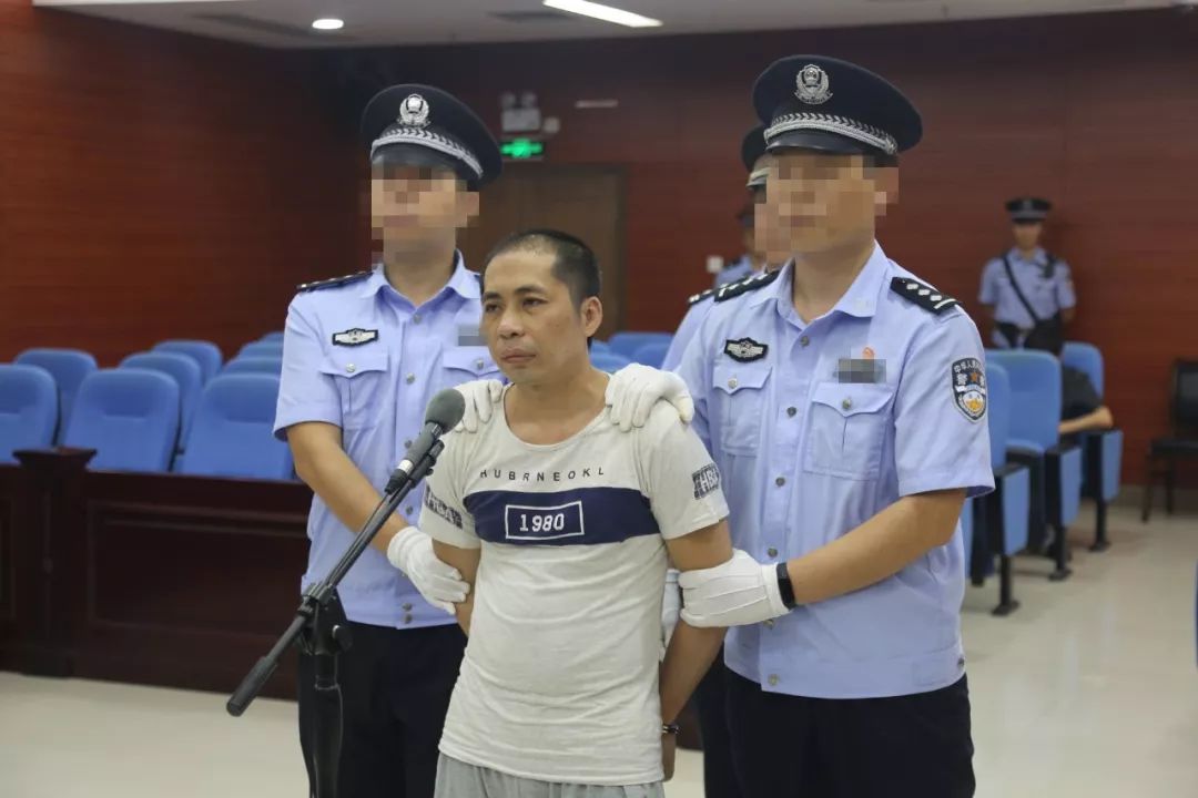 广西的姐遭两男子抢劫,被丢入河中后溺亡,车辆遭焚毁!