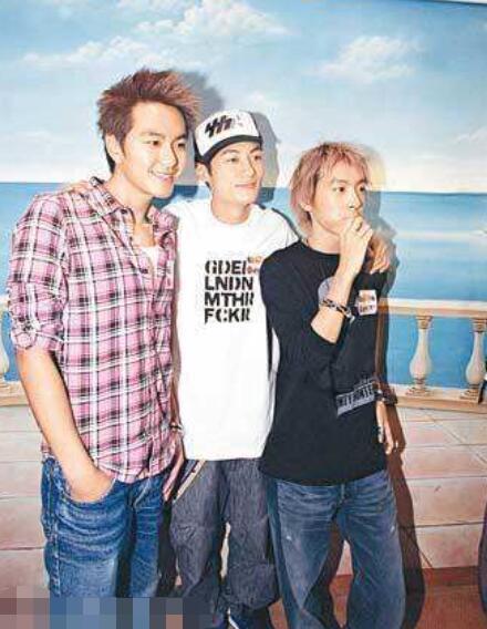 萧正楠黄翠如悄咪咪举办婚礼了，记得他曾因得罪麦浚龙被封杀4年