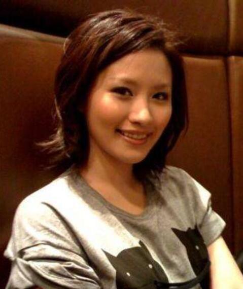 萧正楠黄翠如悄咪咪举办婚礼了，记得他曾因得罪麦浚龙被封杀4年