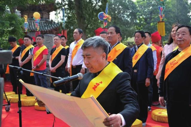 好戏连台 跤王争霸 人拉鼓车—— 解州古庙会10万人争睹关帝巡城