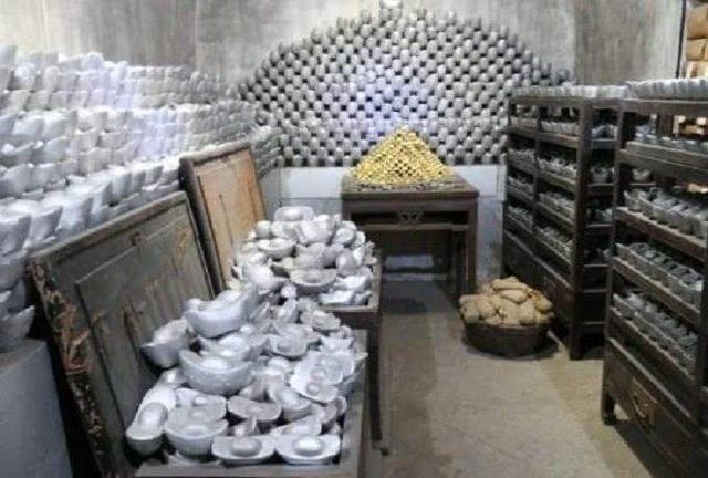 小毛贼居然找到了和珅藏宝库,里面那么多银子,为何他啥也没拿