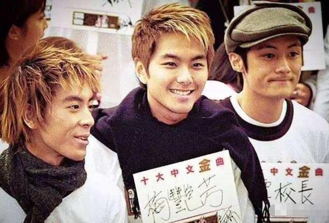 萧正楠黄翠如悄咪咪举办婚礼了，记得他曾因得罪麦浚龙被封杀4年