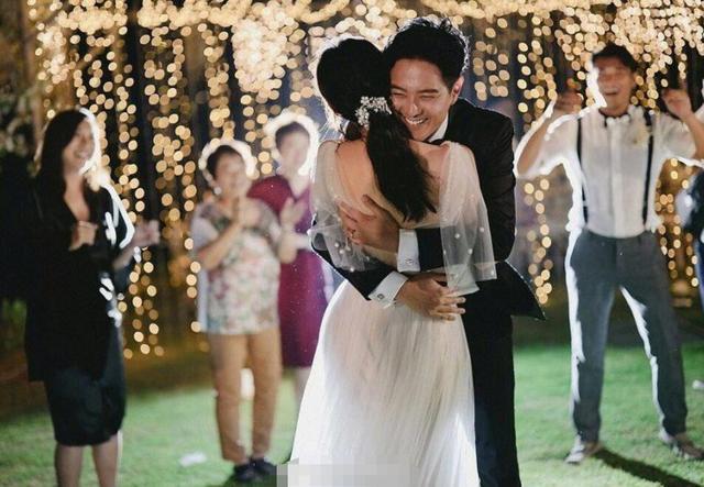 萧正楠黄翠如悄咪咪举办婚礼了，记得他曾因得罪麦浚龙被封杀4年