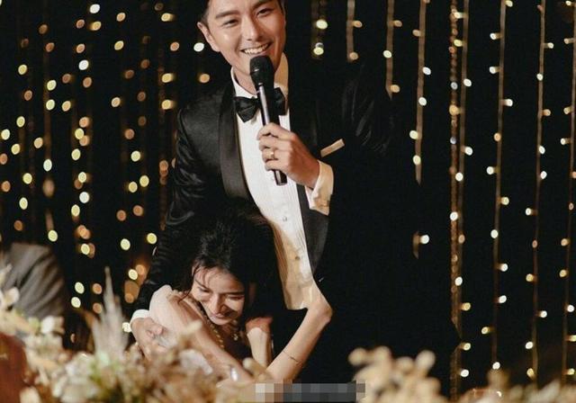 萧正楠黄翠如悄咪咪举办婚礼了，记得他曾因得罪麦浚龙被封杀4年