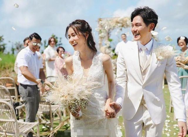 萧正楠黄翠如悄咪咪举办婚礼了，记得他曾因得罪麦浚龙被封杀4年