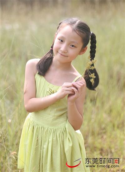 微笑天使姓名:苏沐岚年龄: 10岁爱好:跳舞,游泳,阅读(图/文