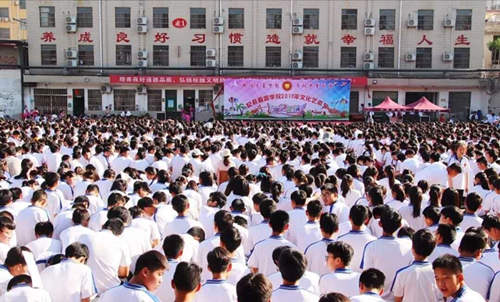 河南杞县春蕾学校举行文化艺术节文艺汇演活动