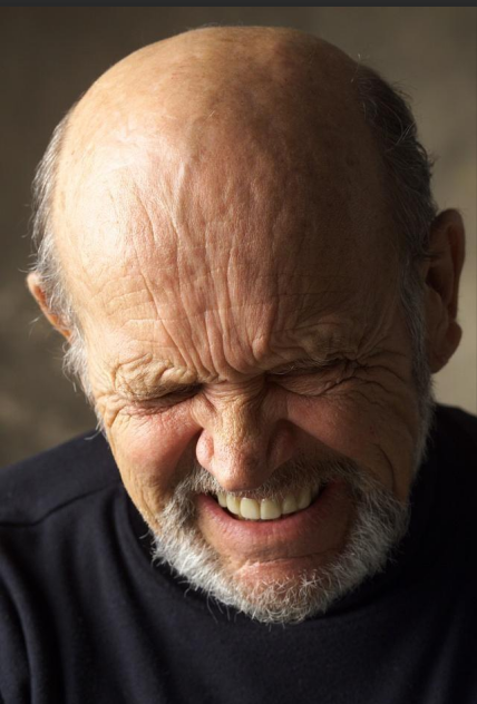 滋森漫:为什么很多秃头的人宁可留周围一圈头发也不剃成光头?