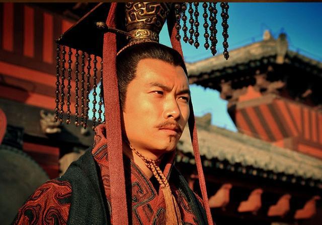 汉献帝明明还活着,刘备为什么说他死了?还假装哭得晕过去