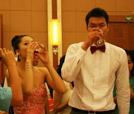 首位cba联赛10000分先生平时烟酒不离身如今已是广东队老板