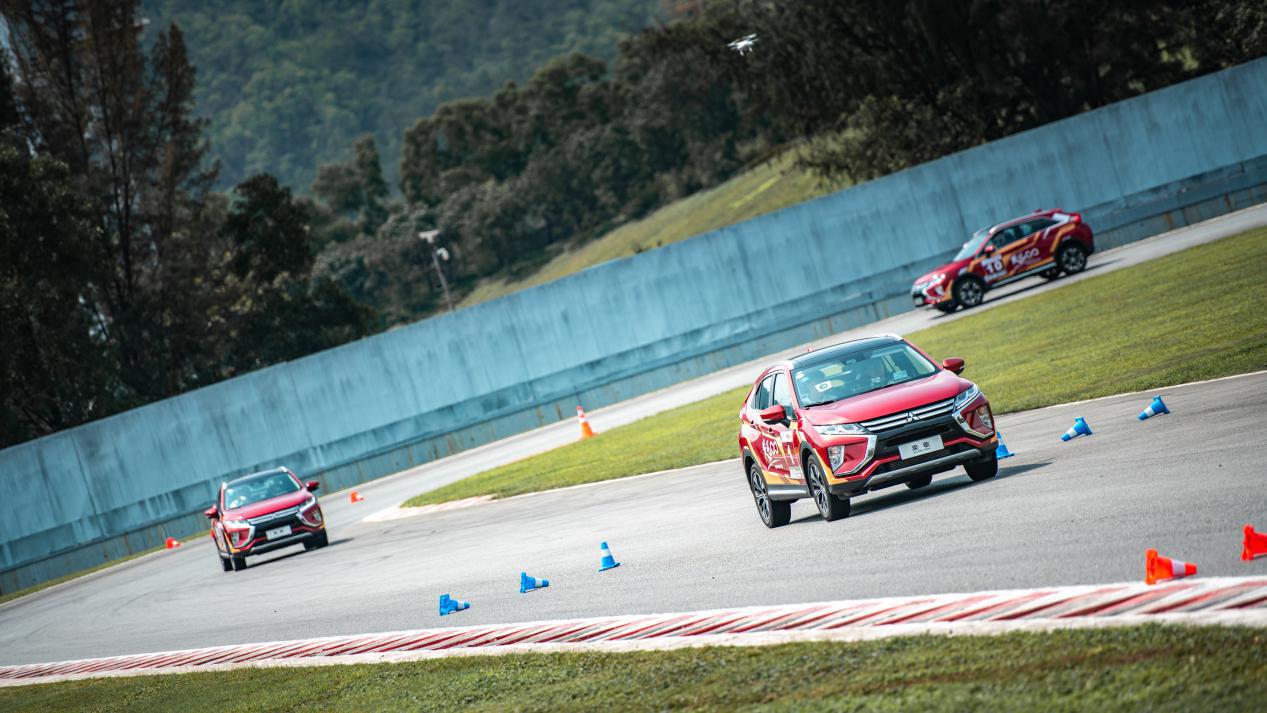 麋鹿测试大挑战奕歌超级驾控闪现硬核技能