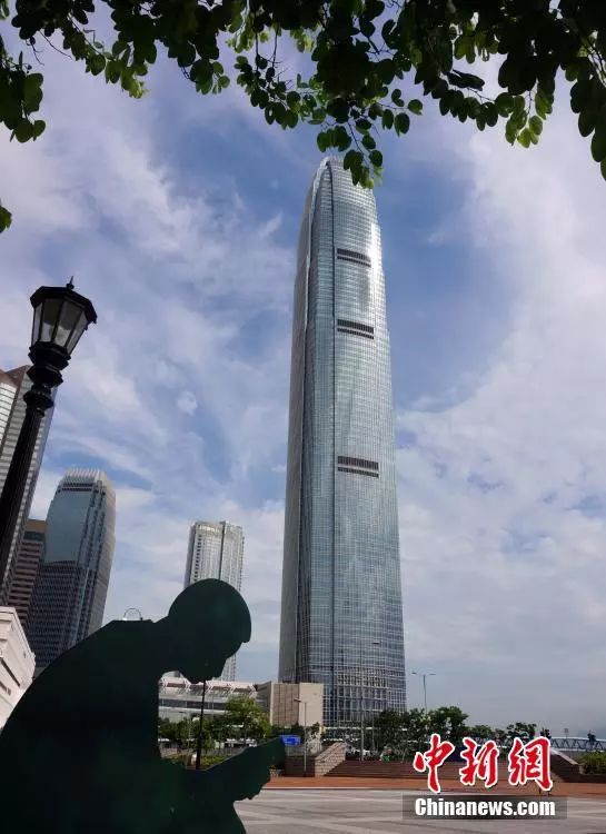 李兆基退休 香港四大地产家族完成“接班” 资料图:香港国际金融中心。中新社记者 洪少葵 摄