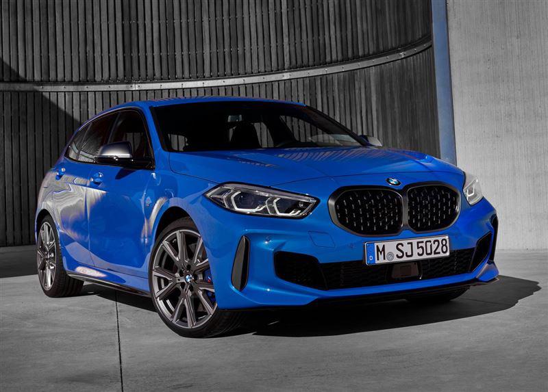 海外22万起!采用前驱布局,更经济实用,新一代宝马1系亮相