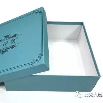 空鞋盒真是个好东西,切一刀挂在墙上,竟然还有