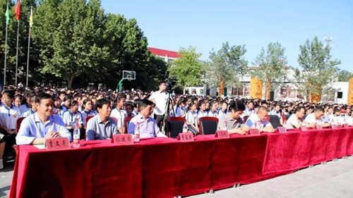 河南杞县春蕾学校举行文化艺术节文艺汇演活动