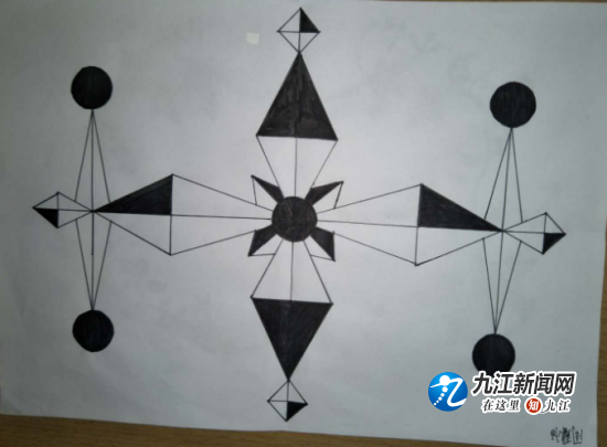九江市鹤湖学校举行八年级美丽的轴对称图形绘画比赛
