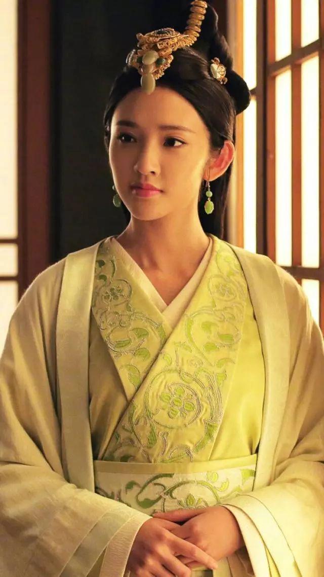 唐艺昕古装大合集,单盈盈活泼可爱,叶赫那拉充满异域风情!