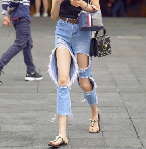 潮流牛仔裤,新的时尚元素,做个帅气的女生