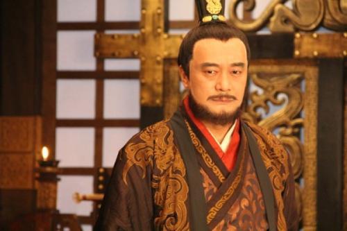 曹操父亲曹嵩用两招,当上了太尉