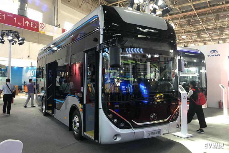宇通客车发布新7系 多款新能源车亮相道路运输车辆展