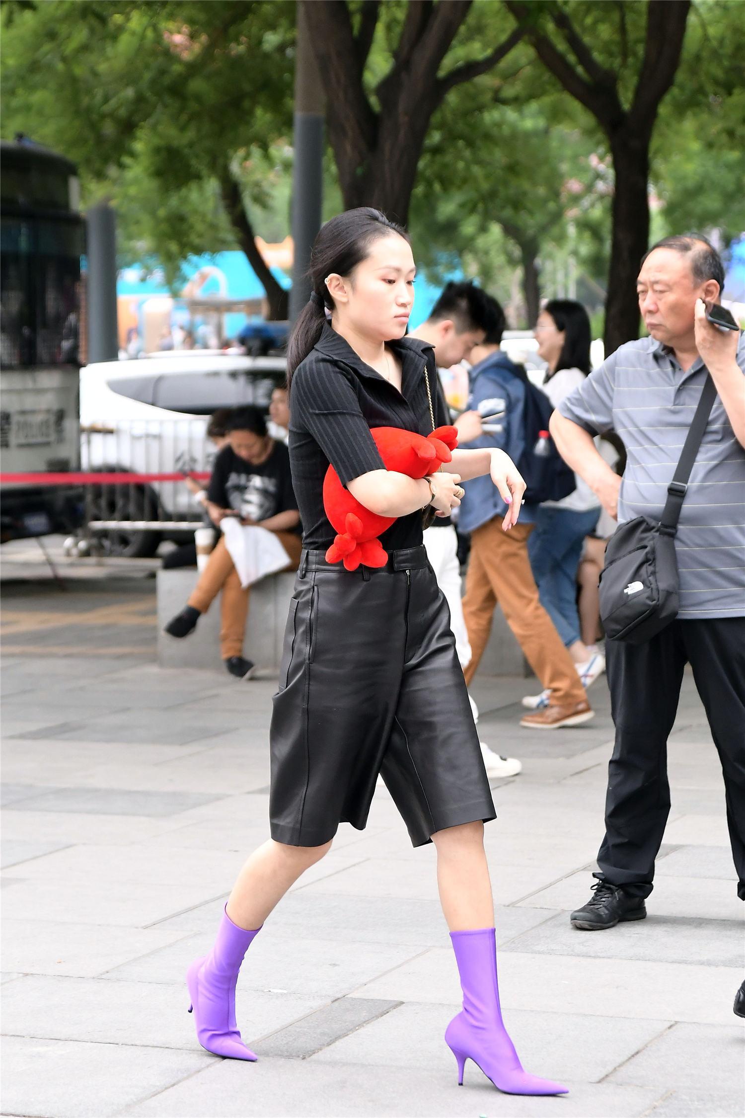  袜鞋配什么裤子(袜鞋配什么裤子好看男)