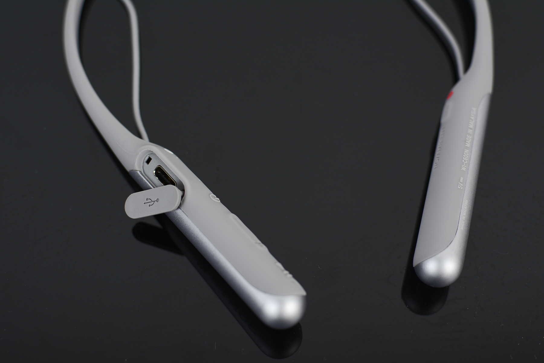 轻巧机身更便携 索尼wi-c600n无线降噪耳机图赏