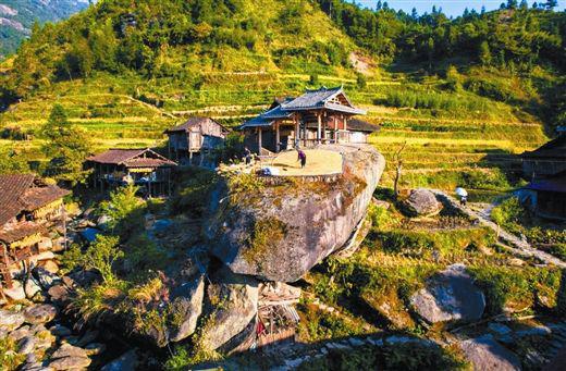 位于华南第三高峰海拔2086米的元宝山西麓融水县安太乡小桑村青山寨