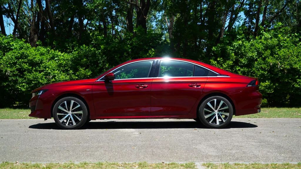 没买迈腾买了它,姑娘都忍不住回头看!满足虚荣还实用