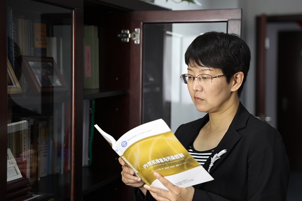 黄立 女 1968年2月中船重工集团公司第七一一研究所副总工程师她出生