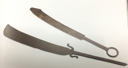 韩国从高升轮上打捞上来的银块.更多甲午遗事,扫码上封面新闻.