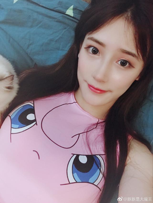 悠米是lol最坑辅助?女主播开创双猫流玩法,制霸峡谷王者局!