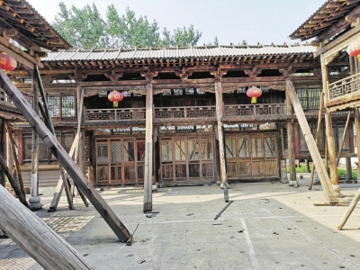 三为郭荣林公司领导考察徽派古建筑拆解搬运回山西的古建筑榫卯木结构