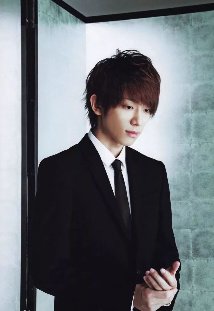 排在第3位的是偶像组合news成员小山庆一郎.