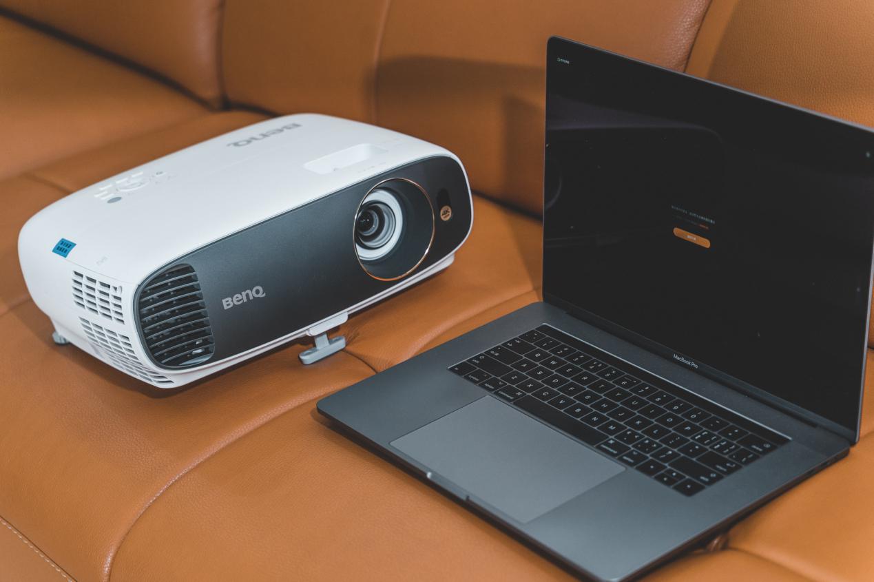 明基w1700m投影机:sorry,4k hdr就是可以为所欲为