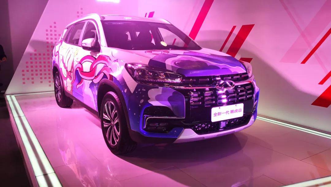 作为奇瑞的重磅车型,瑞虎8采用非常激进的设计手法,前宝马设计师领衔