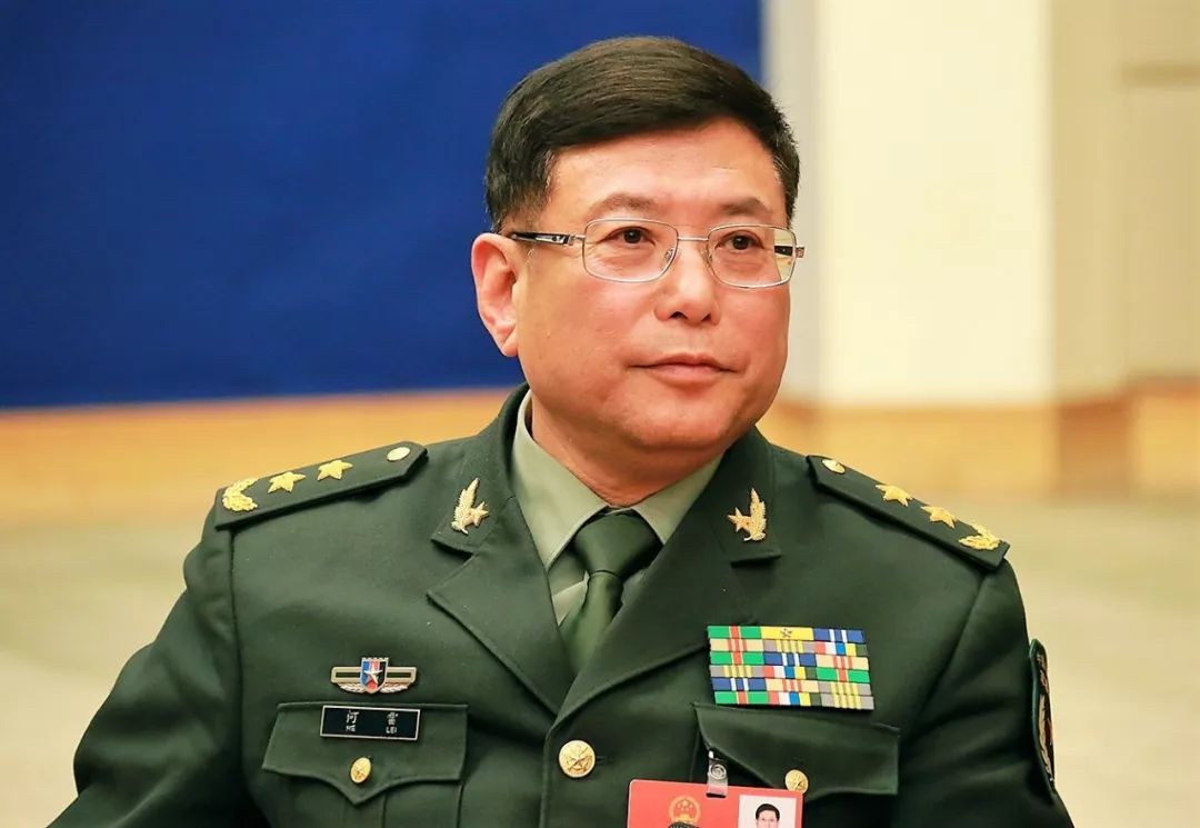 解放军中将提问新加坡总理李显龙如何避免选边站