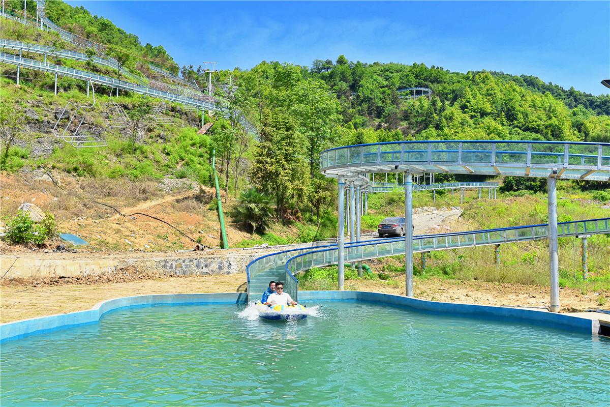 黄山热门网红景点,不仅有奇特石林景观,还有刺激高空玻璃滑道