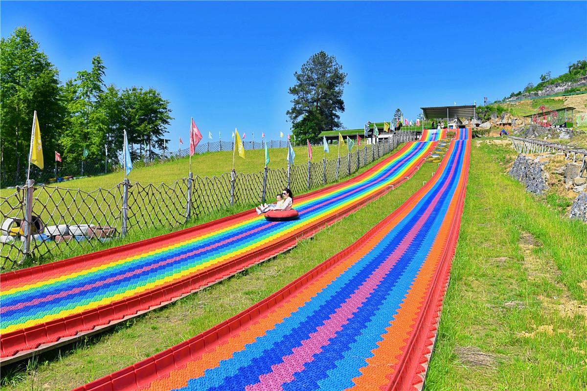 黄山热门网红景点,不仅有奇特石林景观,还有刺激高空玻璃滑道