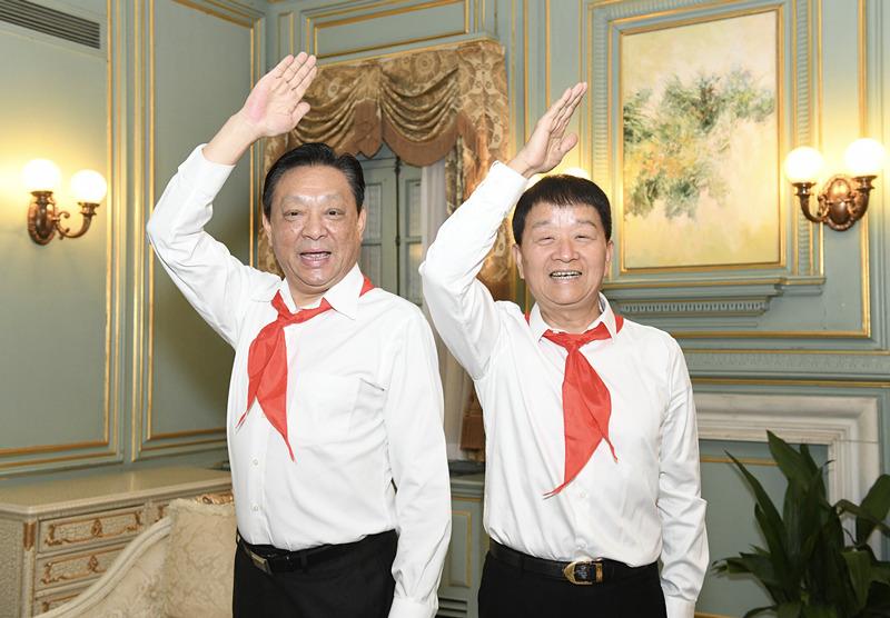 毛猛达沈荣海:今天,请叫我"红领巾"