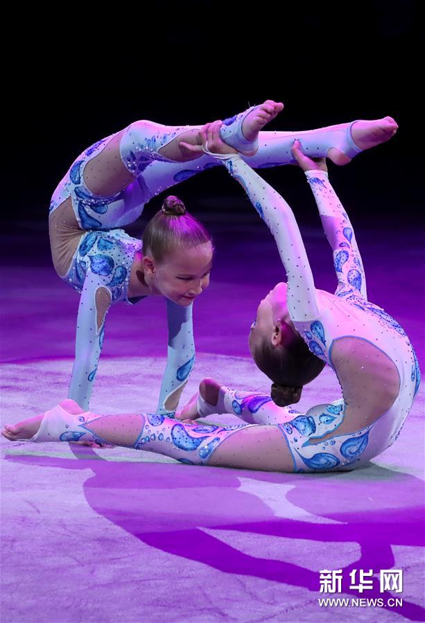 第四届乌克兰"金栗子"杂技节开幕