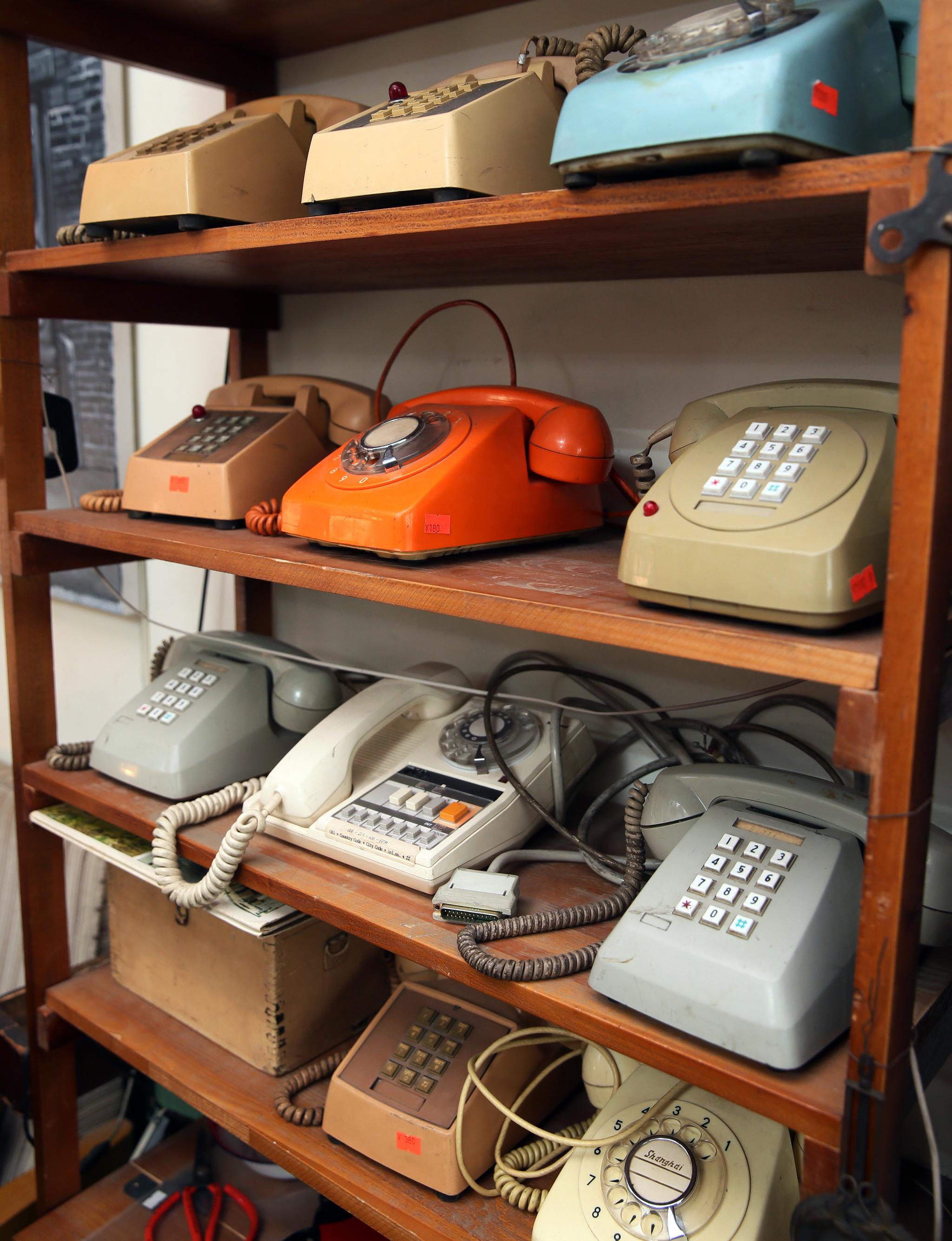 8090后的记忆旧物生意是贩卖情怀还是复古回归