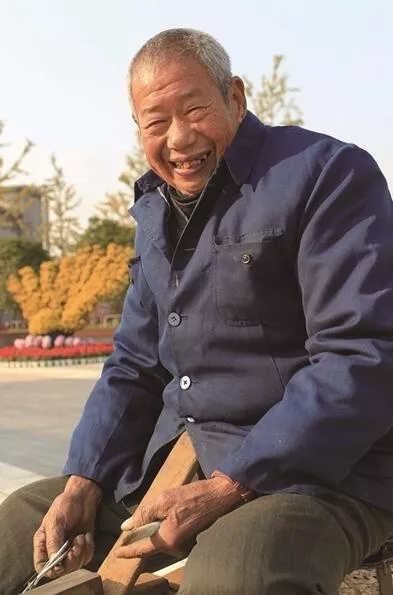 91岁磨刀老人吴锦泉再捐2万多元一席话让人动容